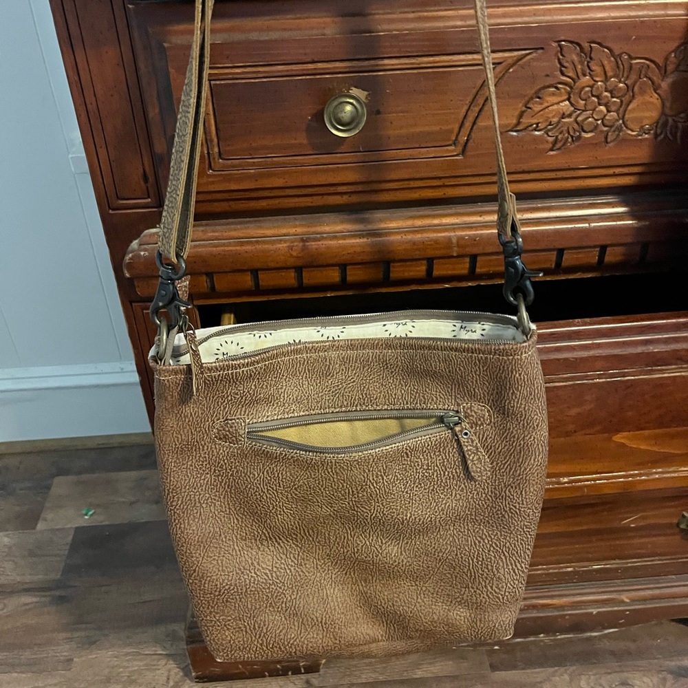 Purse - Picture 2 of 4